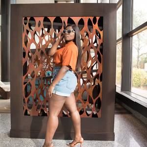 Meet your Posher, Chrissy